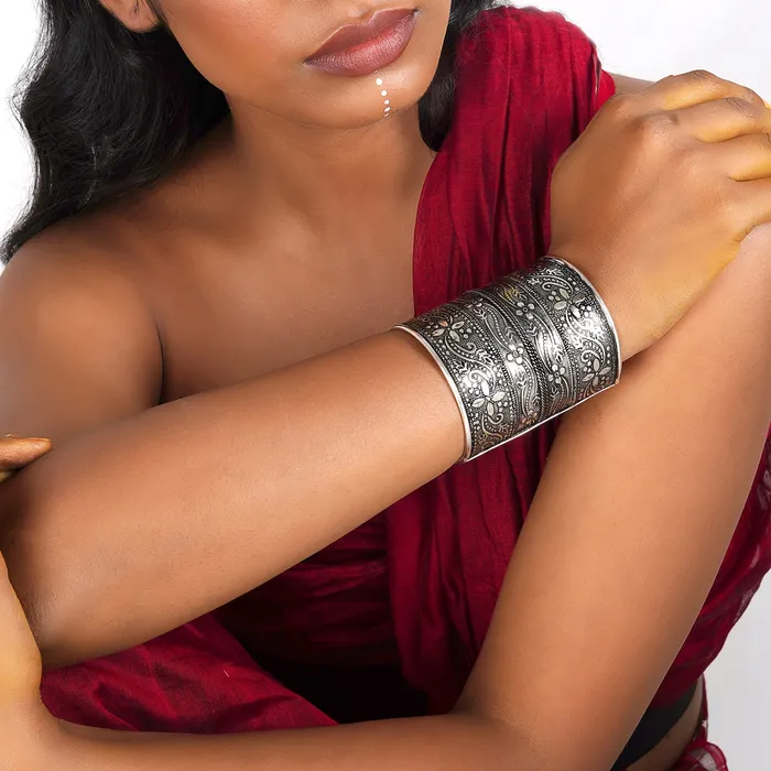 Bracelets Teejh Teejh Yashodhara Silver Oxidised Cuff Bracelet Bracelets Teejh Teejh Yashodhara Silver Oxidised Cuff Bracelet