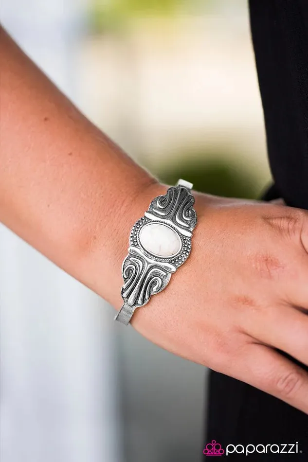 Paparazzi Bracelet Desert Deity White Paparazzi Jewelry Bracelets