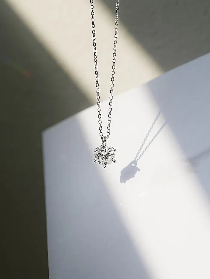 MinimalBijoux Necklaces 14K 18K Gold Moissanite Crown Necklace