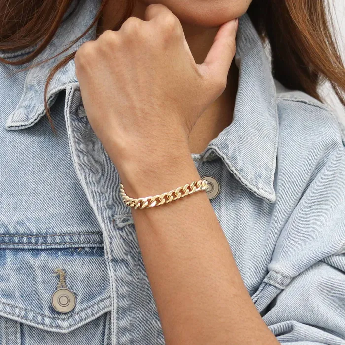 Bracelets Lightweight Curb Chain Bracelet in GoldTone 7mm BERRICLE