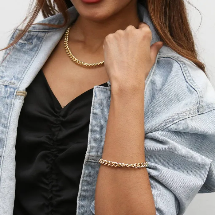 Bracelets Lightweight Curb Chain Bracelet in GoldTone 7mm BERRICLE