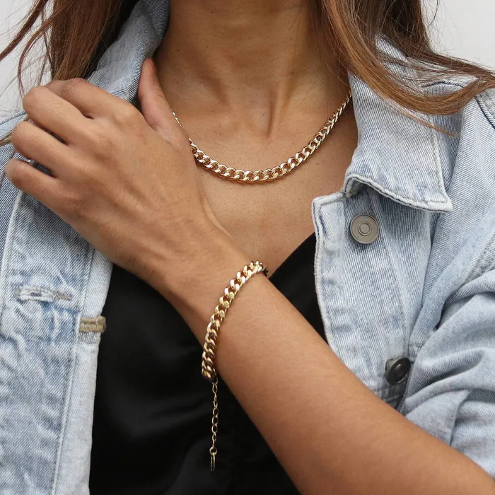 Bracelets Lightweight Curb Chain Bracelet in GoldTone 7mm BERRICLE