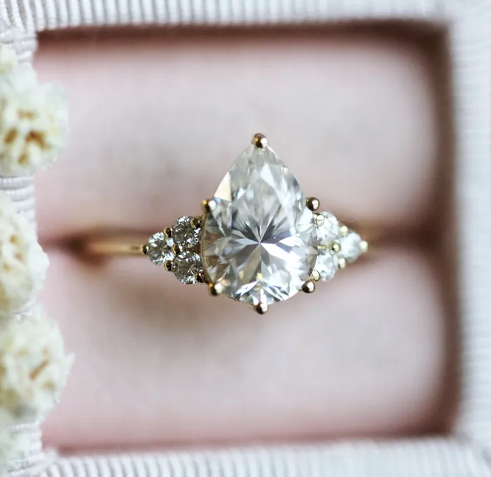 Capucinne Jeanie Engagement Ring Rings