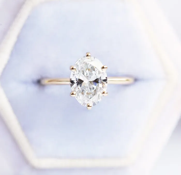 Capucinne Rings Daya Oval Diamond Ring