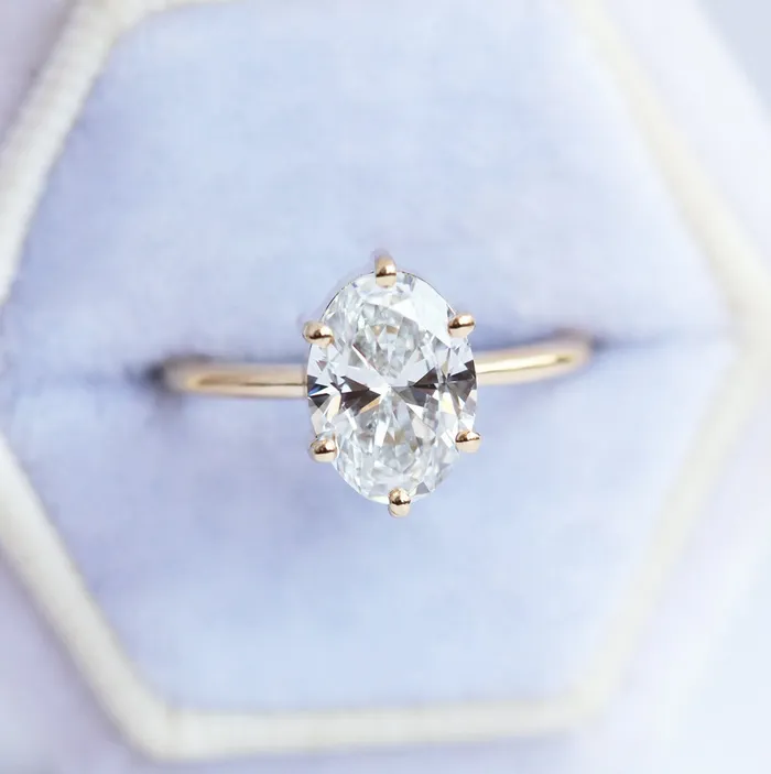 Capucinne Rings Daya Oval Diamond Ring