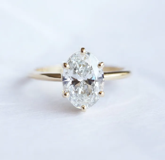 Capucinne Rings Daya Oval Diamond Ring
