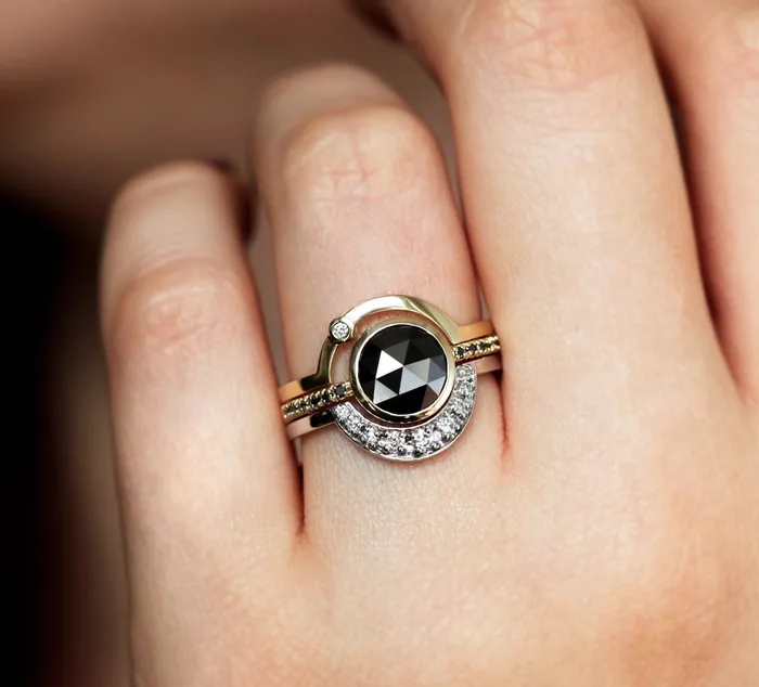 Eclipse 3Ring Set With Round Black Diamond Capucinne Rings