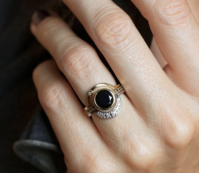 Eclipse 3Ring Set With Round Black Diamond Capucinne Rings