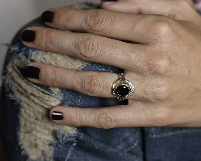 Eclipse 3Ring Set With Round Black Diamond Capucinne Rings