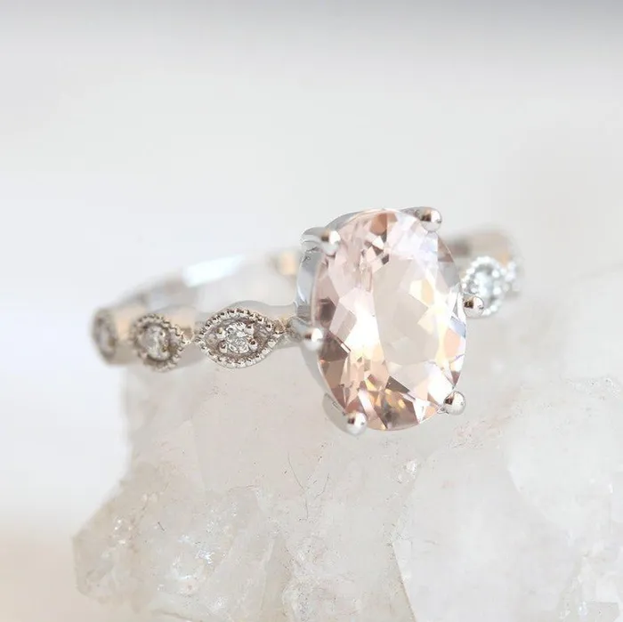 Rings capucinne Scarlett Oval Morganite Ring Ready to Ship