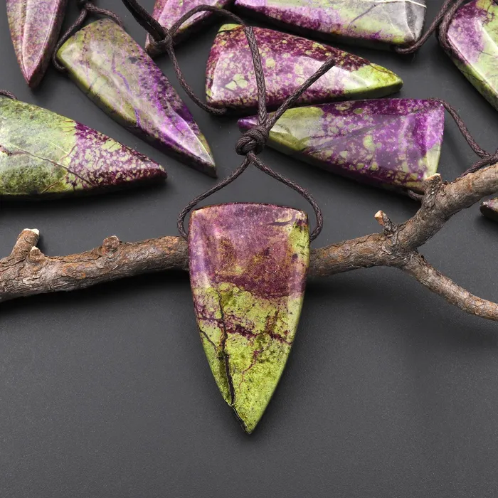 Natural Atlantisite Stichtite Triangle Dagger Pendant Side Drilled Gemstone A4 Intrinsic Trading Necklaces Natural Atlantisite Stichtite Triangle Dagger Pendant Side Drilled Gemstone A4 Intrinsic Trading Necklaces