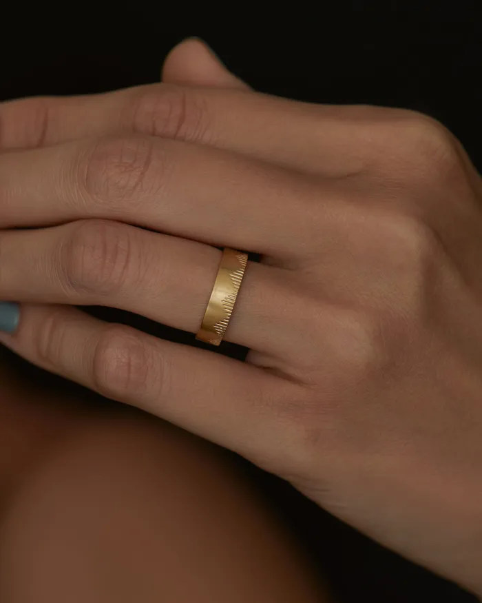 Rings ARTEMER Matte Gold Pyramid Engraved Full Eternity Wedding Band